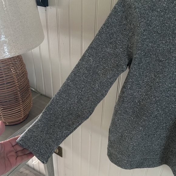 Like New! Old Navy Gray Long Sleeves Pullover Sweater sz L (10/12) - Picture 6 of 8
